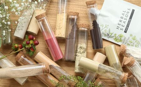 【天然由来成分90％以上配合】白髪染めハーバルシーズンズ（ブラウニーブラック・ダークブラウン・ライトブラウン）医薬部外品 白髪染め 女性用 男性用 ヘアカラー グレイヘア 白髪ケア 天然由来成分 長持ち ハリ コシ  ブラウニーブラック