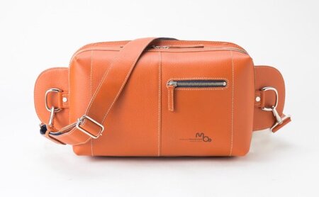 B5サイズのタブレットが入る本革ボディバッグ 全5色 ファッション カバン チャコールグレー