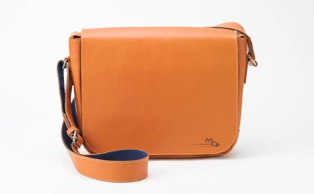 シンプルな本革メッセンジャーバッグ（B5サイズ）全5色 ファッション