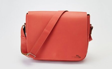 シンプルな本革メッセンジャーバッグ（B5サイズ）全5色 ファッション