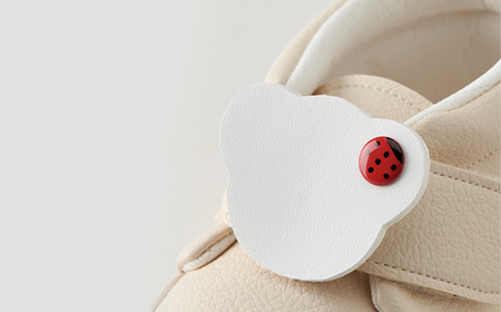 【幸せを呼ぶファーストシューズ】てんしのはね(ベージュ)【1589081】