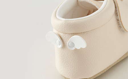 【幸せを呼ぶファーストシューズ】てんしのはね(ベージュ)【1589081】