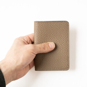 [国産牛革]上品なトープと輝くゴールドの免許証専用カードケース -HEDGE-【1259295】