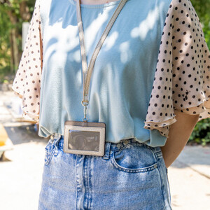 ネックストラップ付きIDカードケース たつの市産牛革使用 革製品専門店HEDGE【1279579】