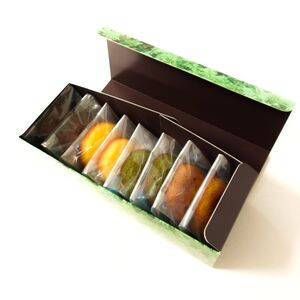 グルテンフリー マドレーヌ 8個入り 贈答箱入 グルテンフリー専門店 GF Kitchen 小麦不使用 アレルギー対応 スイーツ 菓子 お菓子 焼菓子 洋菓子 贈答 ギフト