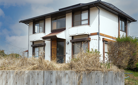 空き家見守りサービス 空き家110番 1回+警備ステッカー付　【明石市内対象】 見守りサービス 巡回 セキュリティステッカー 空き家 防犯 迷惑防止 警告 セキュリティ 安心 安全対策