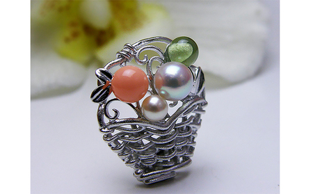 小さな花かごタイニーピン アクセサリー