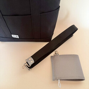 NUNUTOTO　ブラック×グレー　Mサイズ　ショルダーストラップ＆ペットボトルホルダーセット