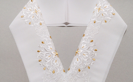 半衿　白地に白とゴールドの華紋柄　刺繍 和装 民芸品 工芸品 伝統技術 篠原縫製