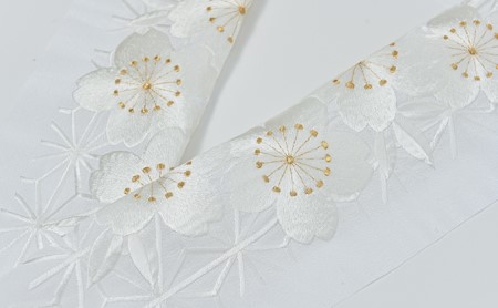 半衿　麻形に大輪の花　ししゅう　白地に白と金の糸 刺繍　半襟　着物用
