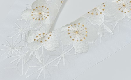 半衿　麻形に大輪の花　ししゅう　白地に白と金の糸 刺繍　半襟　着物用