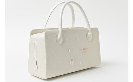 和装バッグ シルバーのつづれ地に宝尽くしピンクの刺繍 お着物に