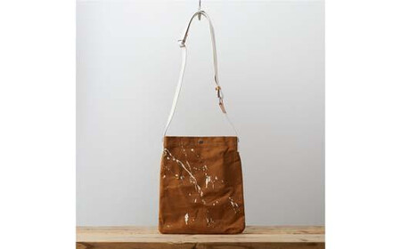 clipmarks warehouse / alley M(p) / mustard