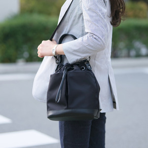 豊岡鞄 TUTUMU sacca Rich S4700RI ブラック/ 巾着型 2WAY BAG ショルダーバッグ 手提げバッグ ショルダベルト付き レディース 高級 おしゃれ バッグ かばん カバン 鞄 ブラック 黒色