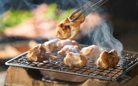 豊岡グルメの銘店 鉄板焼き鳥 権四郎 但馬の味どり 国産鶏肉 もも肉 / ももブロック かたまり 2kg 筋処理なし