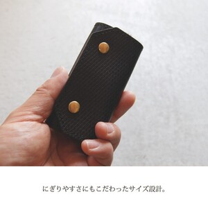 キーケース【フレッシュブラック】《 キーケース シンプル 丈夫 本革 高級 数量限定 国産 カラバリ 愛用 デザイン 牛革 フレッシュブラック 化粧箱付き スタイリッシュ 手造り プレゼント おすすめ 》【2401N08017_02】