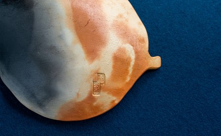 炎と煙が織りなす唯一無二の陶器『赤穂雲火焼 葉皿』上品な一枚で日常を彩って(赤穂雲火焼 葉皿1枚)