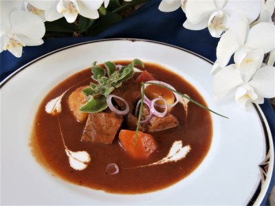 和牛ビーフシチュー2人前《神戸ビーフ 素牛（黒田庄和牛）》～お店の味がご自宅で味わえます～ (11-27)