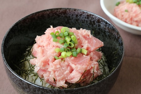 【瞬間冷凍で鮮度キープ】天然マグロ尽くしセット（大粒ネギトロ 500g＆メバチマグロ ハラモ切落し500g） メバチマグロ キハダマグロ ねぎとろ ねぎトロ まぐろ 鮪 希少部位（13-25）