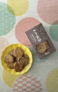 【宝塚】ごま煎餅　／ふるさと納税　お菓子　ごま　白ゴマ　黒ゴマ　たっぷり　手作り　せんべい　宝塚産　米粉　グルテンフリー　健康志向　素朴　送料無料　兵庫県宝塚市