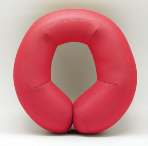 MOGU ネックピロー レッド【北海道・沖縄・離島　配送不可】