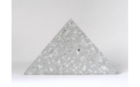 竜山石 ピラミッド（青色・大）【ミニチュア インテリア 置物】