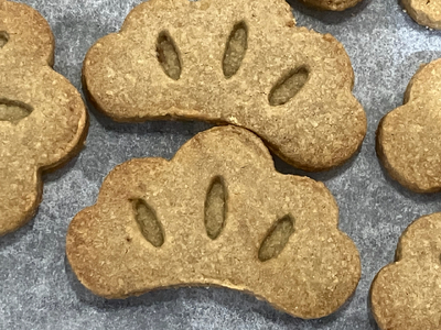 松カフェオリジナル　赤松パウダー入りグルテンフリー松葉クッキー　サル君の旅缶2個入りセット