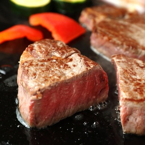 【和牛セレブ】神戸牛モモステーキ300g（100g前後×3枚） / 神戸ビーフ BBQ 牛肉 ステーキ 冷凍 ブランド牛 兵庫県 小野市