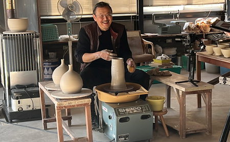 【ふるさと納税】 三田青磁 伊藤瑞宝作 家型香合 ( 一点一点、色や表情が異なりますのでご了承ください。 サイズ：幅6×奥行5×高さ6cm 木箱入り )伝統 職人 工芸品 青磁 陶器 期間限定  ふるさと 送料無料 兵庫県 三田市 [3d28bae510001]