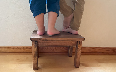 踏み台 スツール ウッドスツール 木製 サイドテーブル アンティーク 四角 椅子 いす 花台 玄関 ミニテーブル 子供 こども おしゃれ 三田市 兵庫 [3d28bae410003]