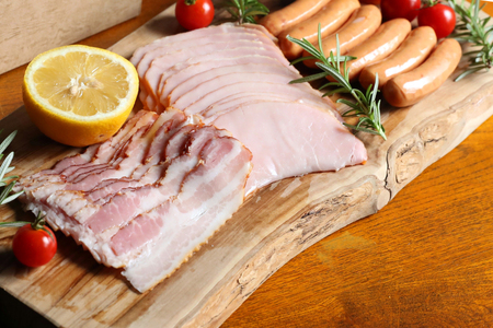 神戸牛 三田屋総本家 ギフト セット ハム ウインナー ベーコン 神戸ビーフ HNK-10 [アピデ 兵庫県 三田市 3d28bga670002]