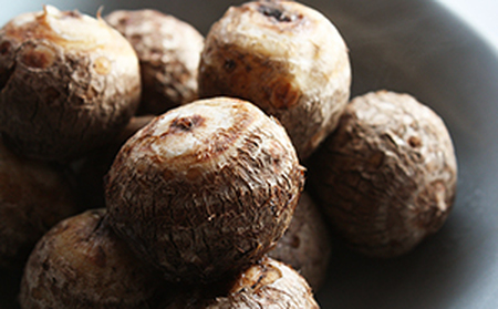 里芋 2025年産 絹里芋 おでん 煮物 おせち 無農薬 野菜類 さといも やさい サトイモ