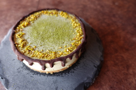 有機抹茶＆ピスタチオのRawケーキ4号 お菓子 おかし スイーツ お取り寄せ お取り寄せスイーツ お土産 洋菓子 食品 食べ物 ギフト プレゼント 贈り物 冷凍配送 冷凍食品