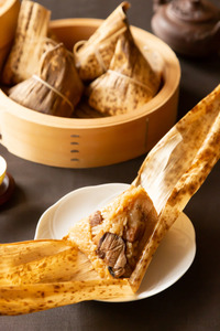 こだわりギフトセット (復刻版中華ちまき 150g×5個・極旨直火海鮮焼ビーフン 230g×5袋) ケンミン ちまき ビーフン