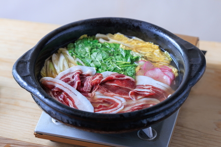 【そらをあおぐ】ミシュランシェフが手がけた猪鍋セット2人前 ぼたん鍋 牡丹鍋  猪肉 いのしし肉 ジビエ料理 お歳暮 御歳暮 お正月 お取り寄せ ハレの日 お鍋 団らん ギフト お祝い プレゼント 贈り物 冷凍配送 冷凍食品