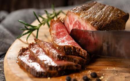 ローストビーフ 特選黒毛和牛 840ｇ（特製ソース付き）丹波篠山東門 ローストビーフ [AB100]