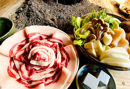 いわや　ぼたん鍋ペアお食事券 猪肉 いのしし肉 ジビエ料理 お歳暮 御歳暮 ハレの日 お鍋 団らん ギフト お祝いお食事券 お食事券プレゼント 贈り物お食事券 [L002]