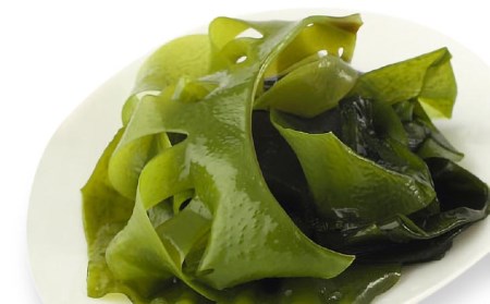 【山田海産物】肉厚塩蔵わかめ550g×4袋入り