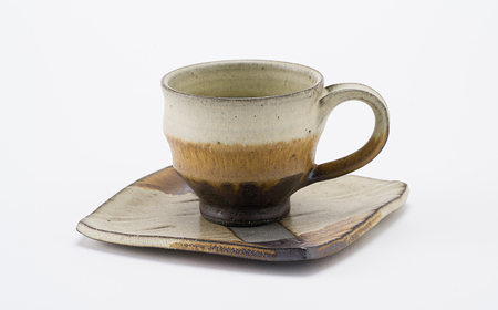 AM6　コーヒーカップ＆ソーサ―とケーキ皿のセット【茶】