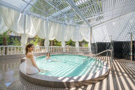 ホテルグリーンプラザ東条湖 1泊2食付き ペア 宿泊招待券（平日限定）[ 宿泊券 宿泊チケット チケット 旅行 兵庫県 関西 加東市 ] 