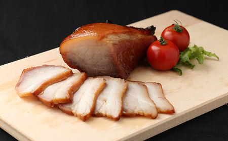 H-44  肉の山喜の『自家製つるし焼き豚(800g)』宮崎県産霧島山麓ポークを使用した“本物の焼き豚”を