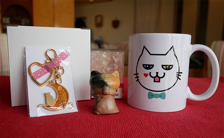 猫のマグカップ、(雲火焼)祈り猫、猫のキーホルダー又はミニストラップ