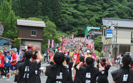 【令和7年6月8日（日）開催 第31回 みかた残酷マラソン全国大会 1名様分 出走権 ふるさと納税枠（限定300人）】 24km マラソン 山あり、谷あり全24kmのハードコース アップダウン 区民総出でランナーを応援します！ 兵庫県 香美町 小代 おじろ 残酷 ZANKOKU みかた残酷マラソン全国大会事務局 66-01