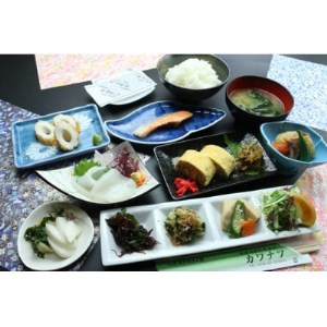 浜坂温泉『別館カワナツ』(松葉蟹本場の浜坂港で蟹料理)平日宿泊(休前日除く)・2名宿泊券(1泊2食)【1356496】