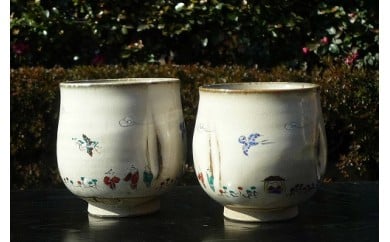 赤膚焼、大塩昭山の夫婦湯呑 赤膚焼窯元 大塩昭山 奈良絵夫婦湯呑 | きてみてならSHOP