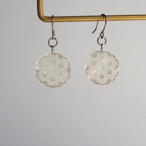 白蝶貝のレース彫刻「麻」ピアス_装飾品・工芸品 ピアス・イヤリング アクセサリー _【1237885】