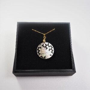 25ミリ!花喰い鳥のエレガントなペンダント 黒蝶貝_装飾品・工芸品 ペンダント・ネックレス アクセサリー _【1261372】