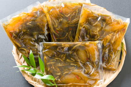 〈2026年2月発送〉数の子屋こだわりの「松前漬」1kg(250g×4袋) R001-014-202602