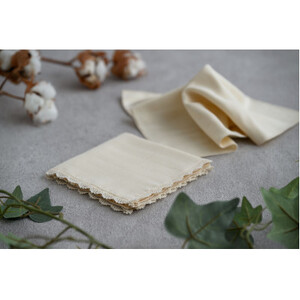 和晒ダブルガーゼを2枚重ねた4重ガーゼ仕様　シンプルハンカチとレース付ハンカチクリーム(2枚セット)_雑貨・日用品  日用品   装飾品・工芸品  服飾小物 _【1557022】