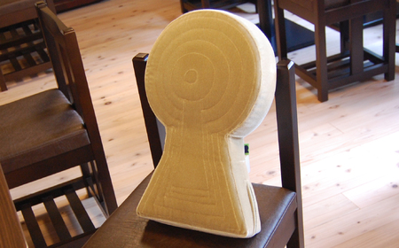 M-EF5.【ふるさと納税限定】箸墓古墳 リアル古墳クッション(ベージュ)